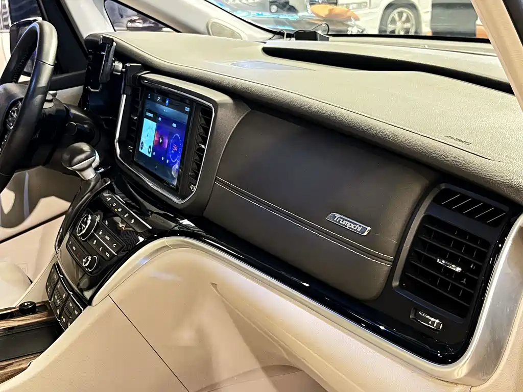 GAC Motor Trumpchi M8 — фото 16