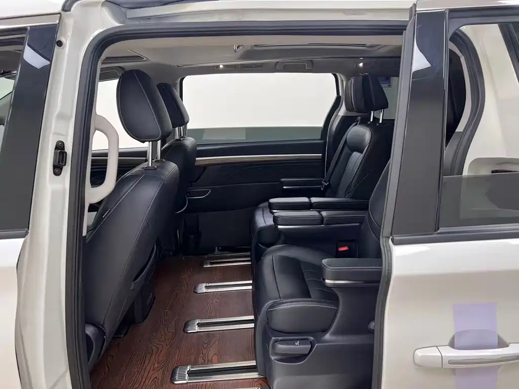 GAC Motor Trumpchi M8 — фото 24