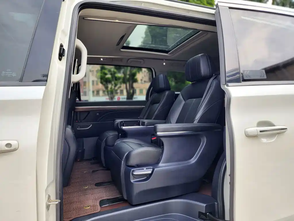 GAC Motor Trumpchi M8 — фото 20