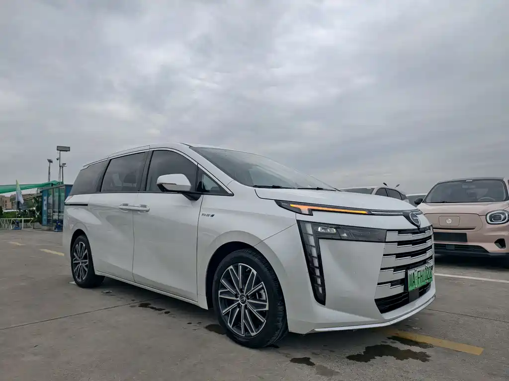 GAC Motor Trumpchi E8 PHEV — фото 3
