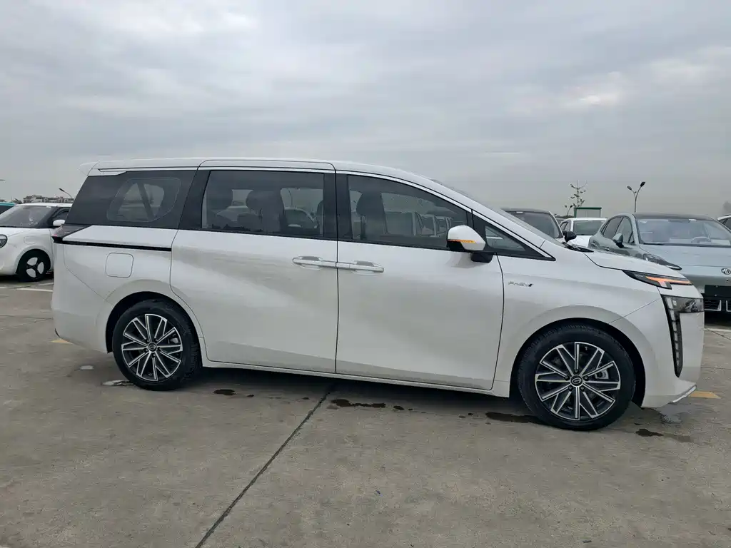 GAC Motor Trumpchi E8 PHEV — фото 4