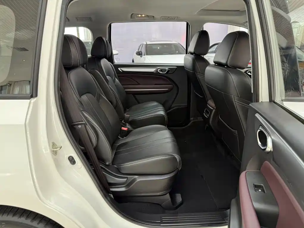 GAC Motor Trumpchi M6 — фото 22
