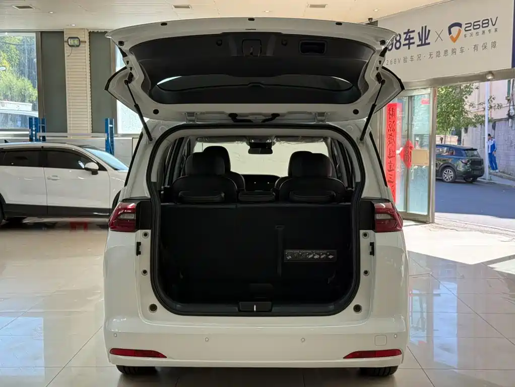 GAC Motor Trumpchi M6 — фото 24
