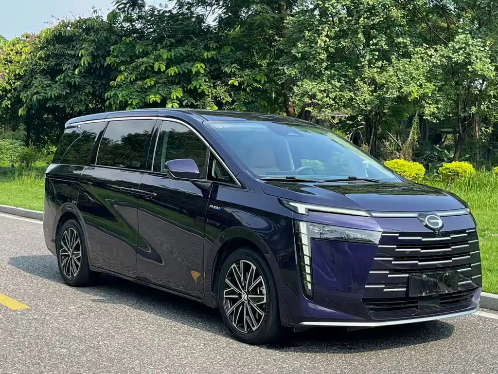 GAC Motor Trumpchi E8 PHEV — фото 3