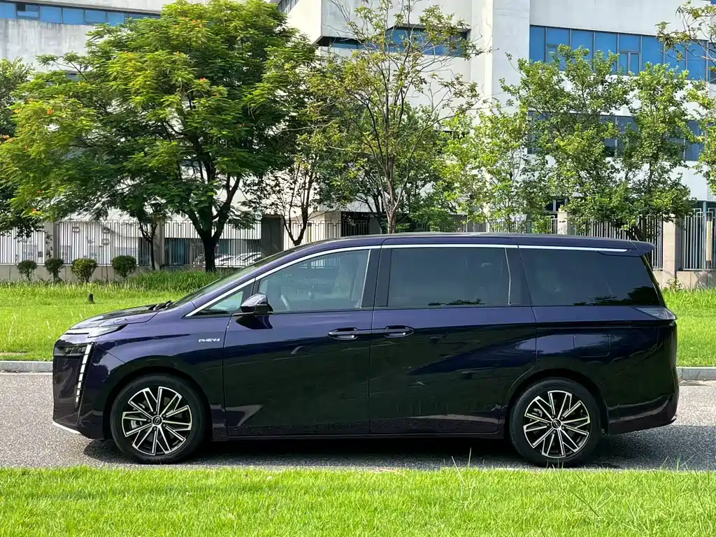 GAC Motor Trumpchi E8 PHEV — фото 4