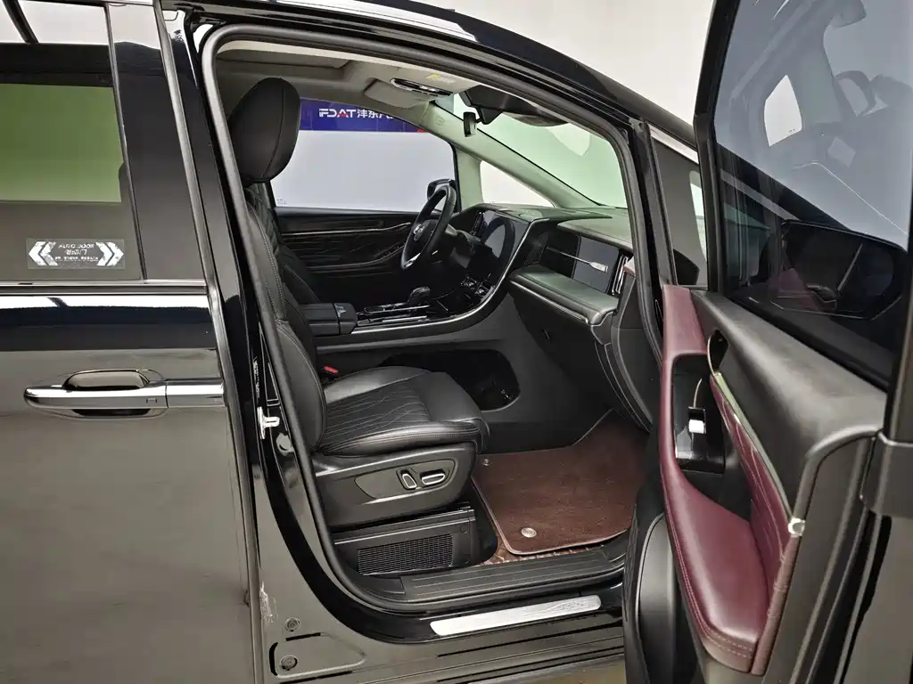 GAC Motor Trumpchi M8 — фото 11