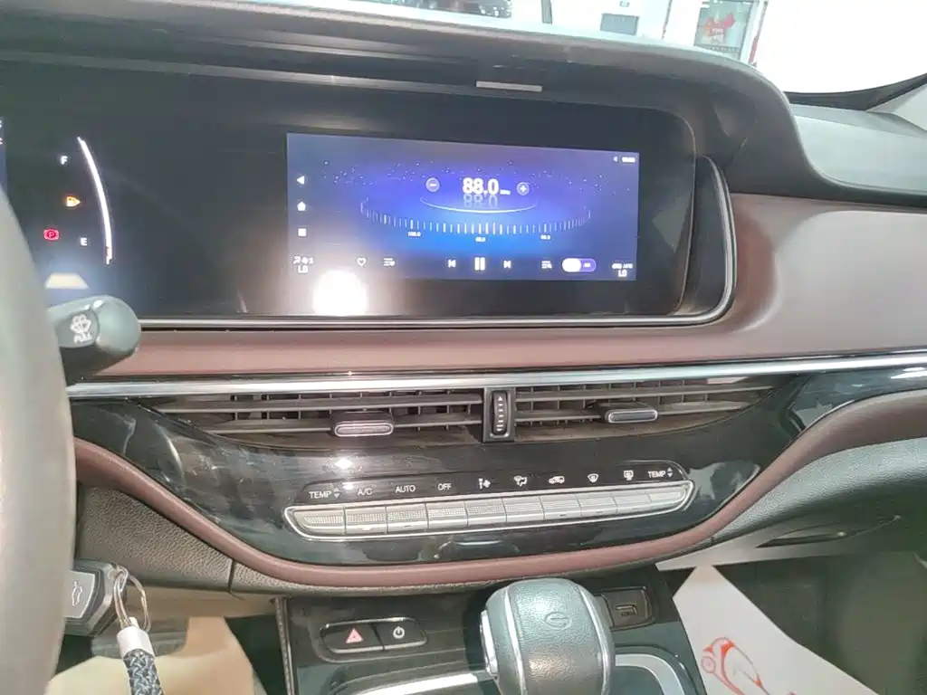 GAC Motor Trumpchi M6 — фото 13