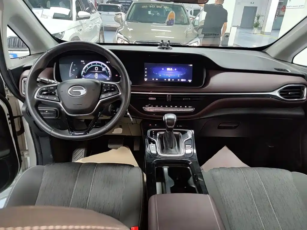 GAC Motor Trumpchi M6 — фото 10