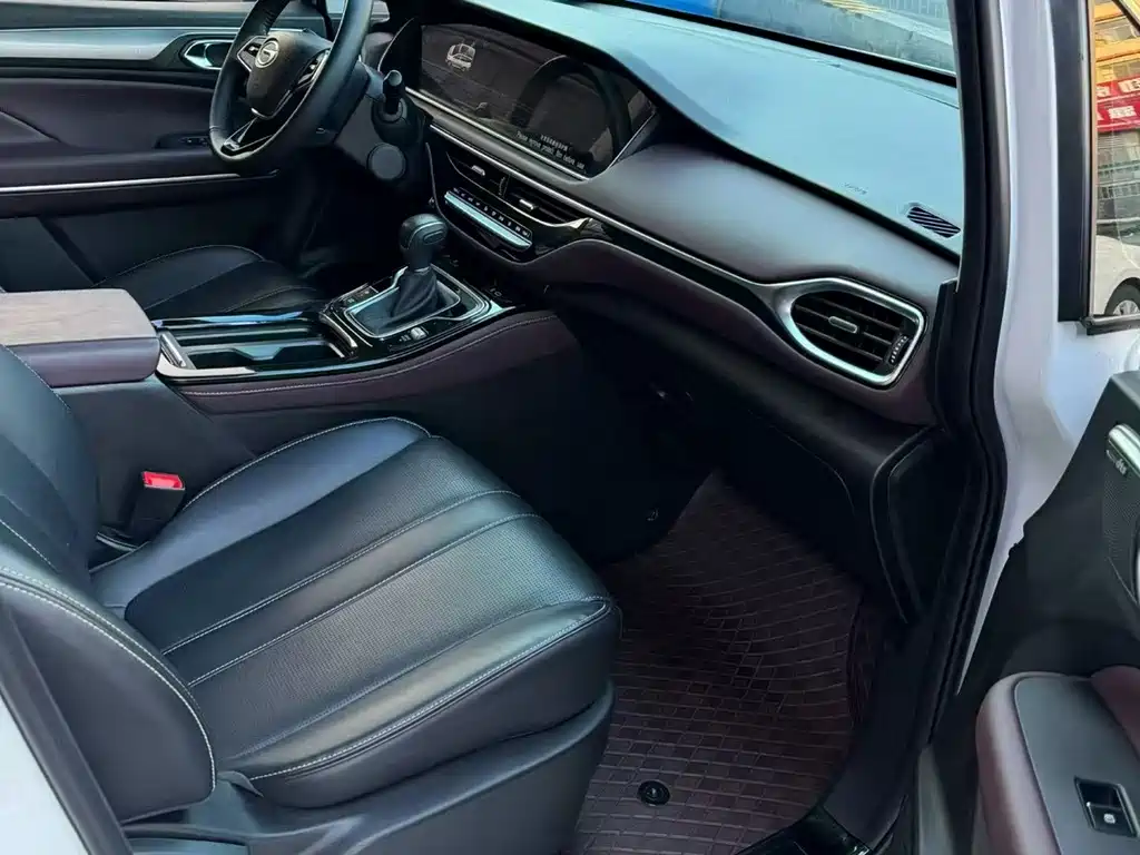 GAC Motor Trumpchi M6 — фото 13