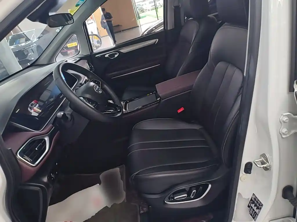 GAC Motor Trumpchi M6 — фото 15