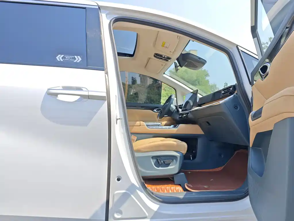 GAC Motor Trumpchi E8 — фото 15