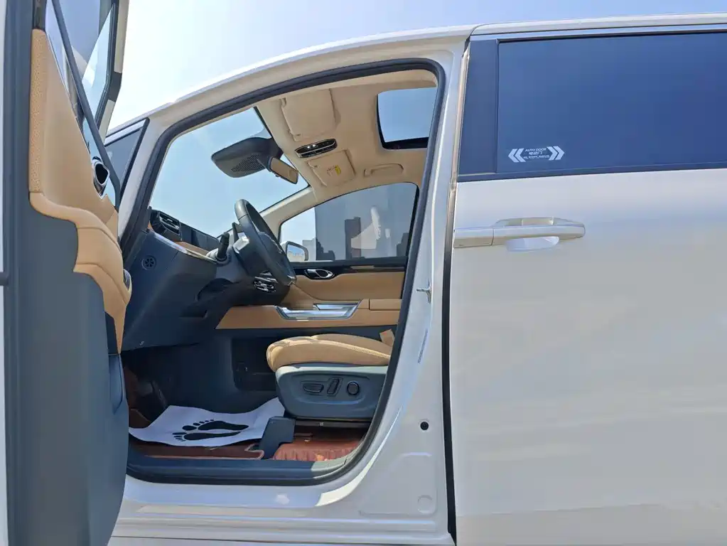 GAC Motor Trumpchi E8 — фото 3