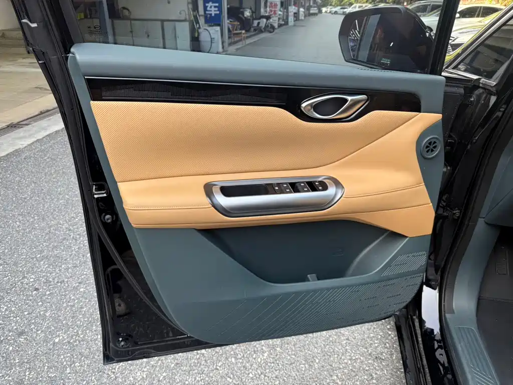 GAC Motor Trumpchi E8 — фото 14