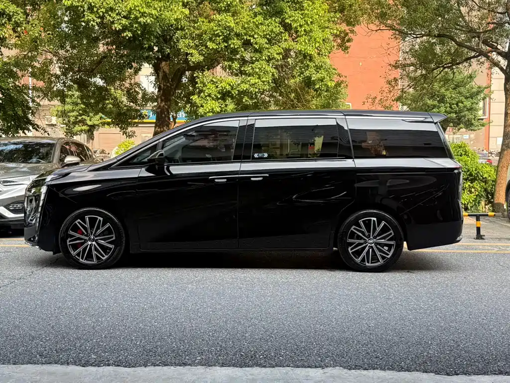 GAC Motor Trumpchi E8 — фото 3