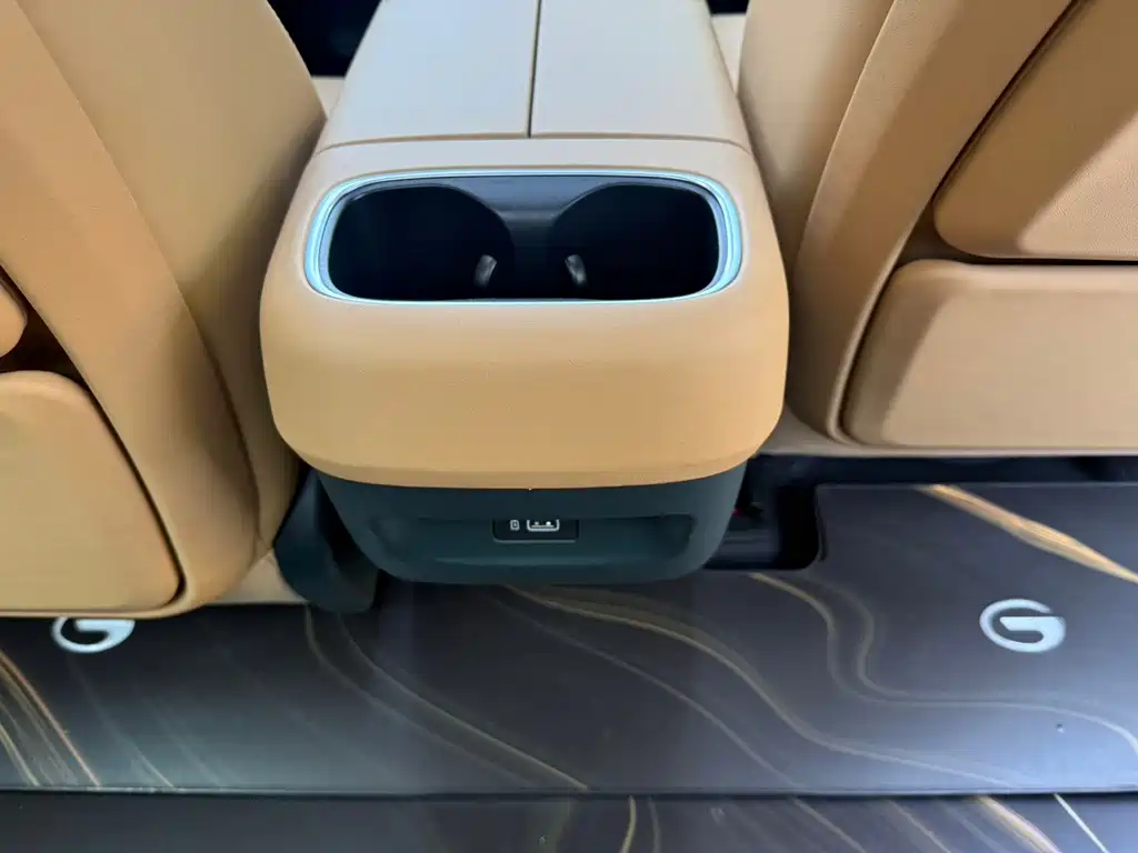 GAC Motor Trumpchi E8 — фото 21
