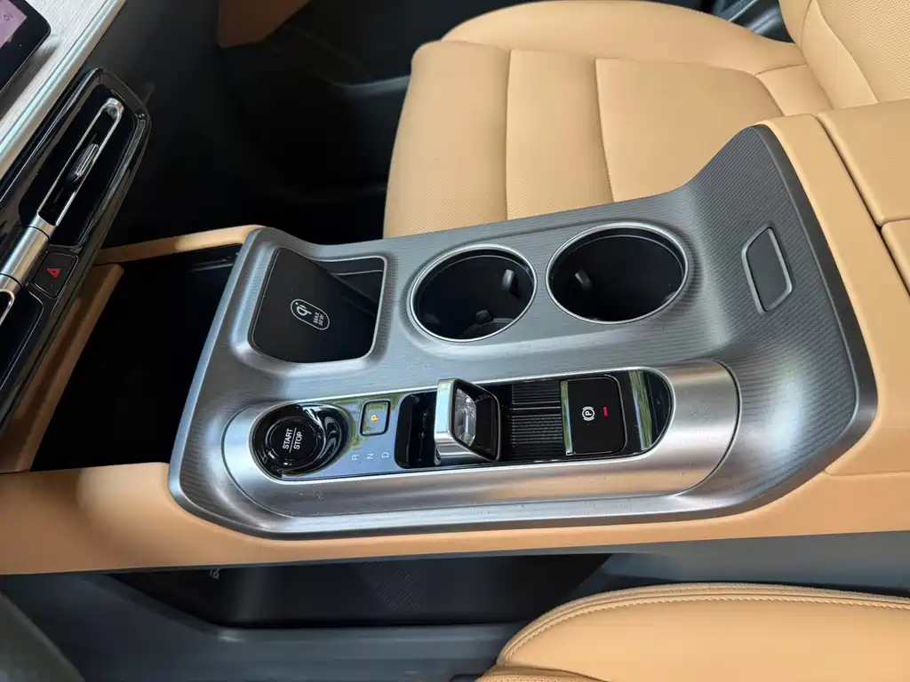 GAC Motor Trumpchi E8 — фото 24