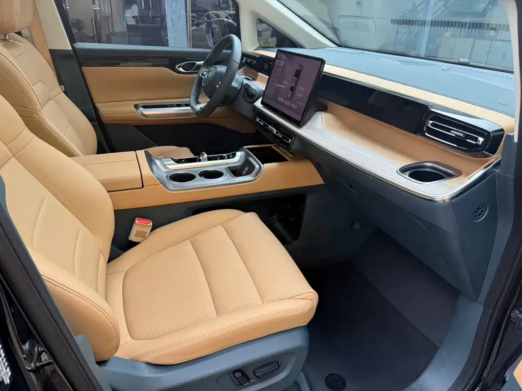 GAC Motor Trumpchi E8 — фото 9