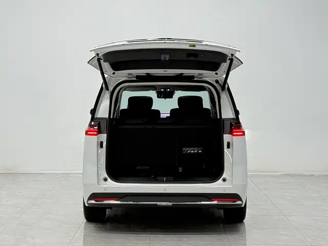 GAC Motor Trumpchi E8 — фото 11