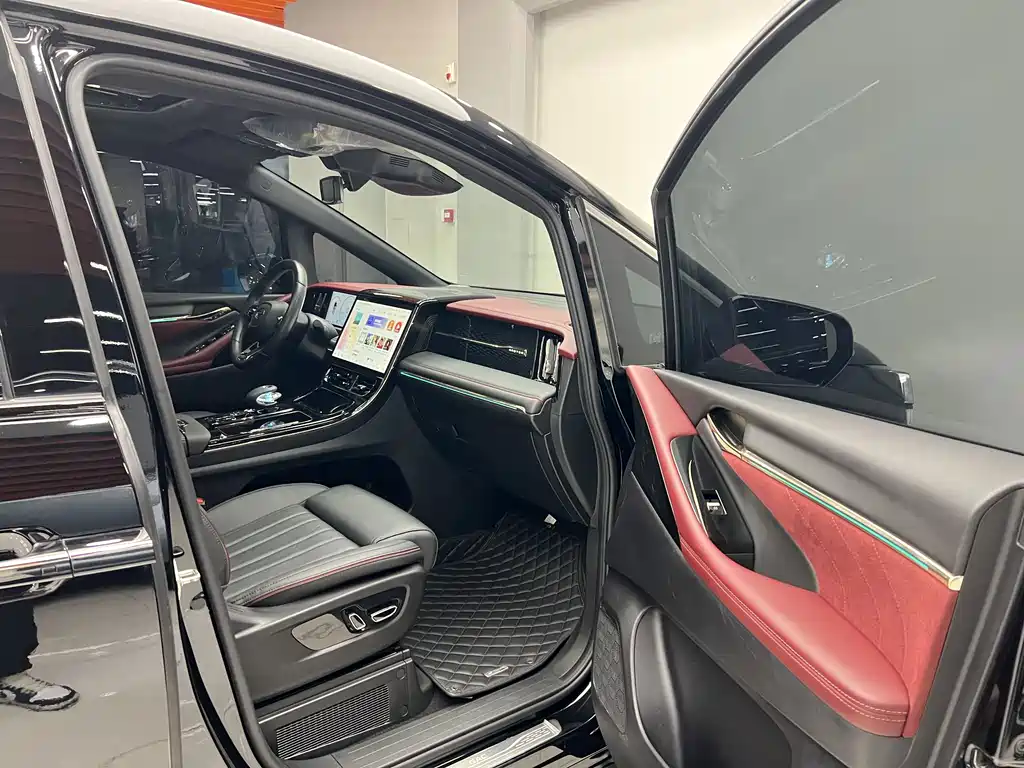 GAC Motor Trumpchi M8 — фото 18