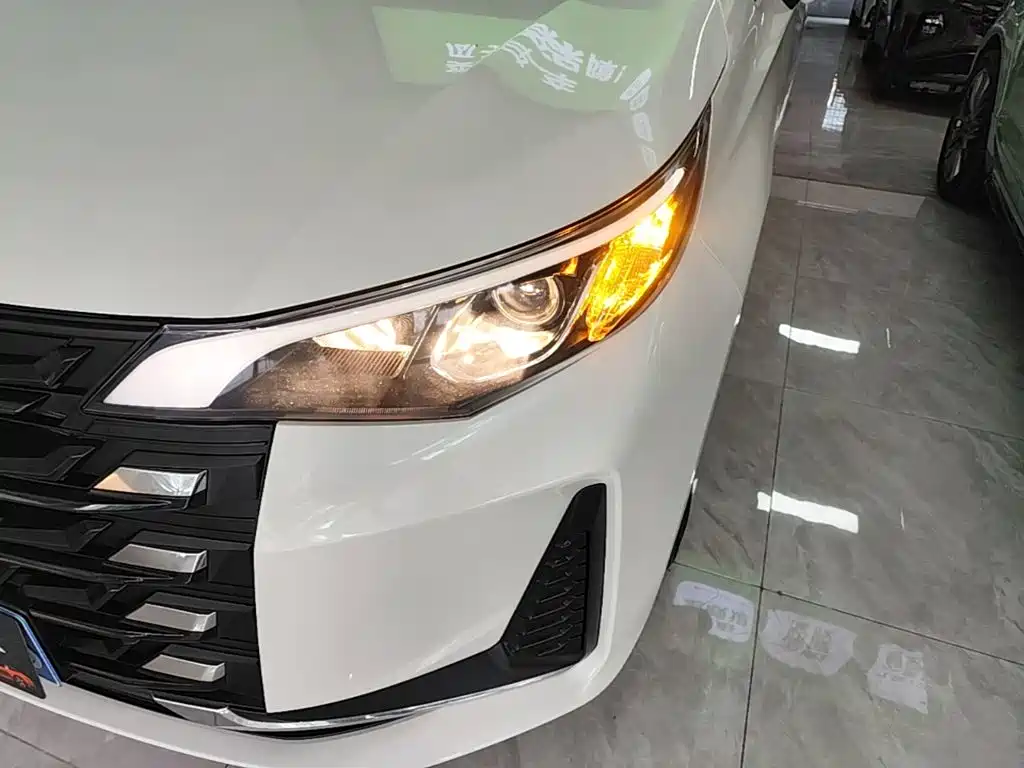 GAC Motor Trumpchi M6 — фото 24