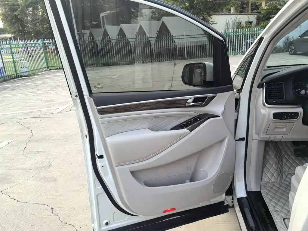GAC Motor Trumpchi M8 — фото 30