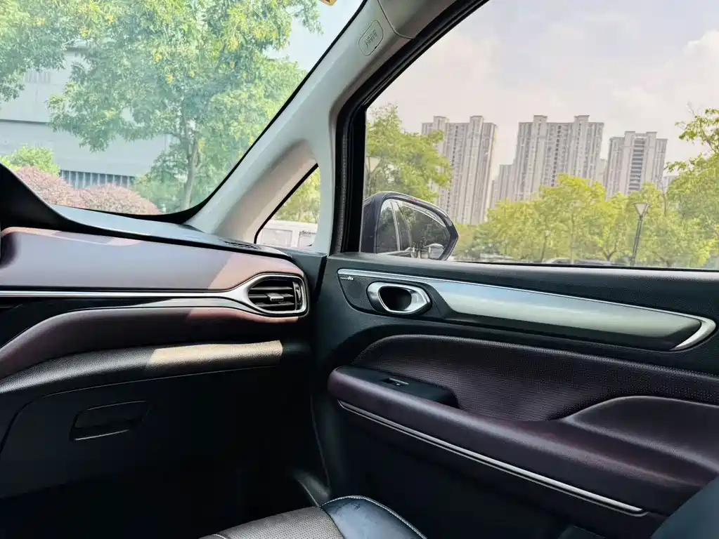 GAC Motor Trumpchi M6 — фото 11