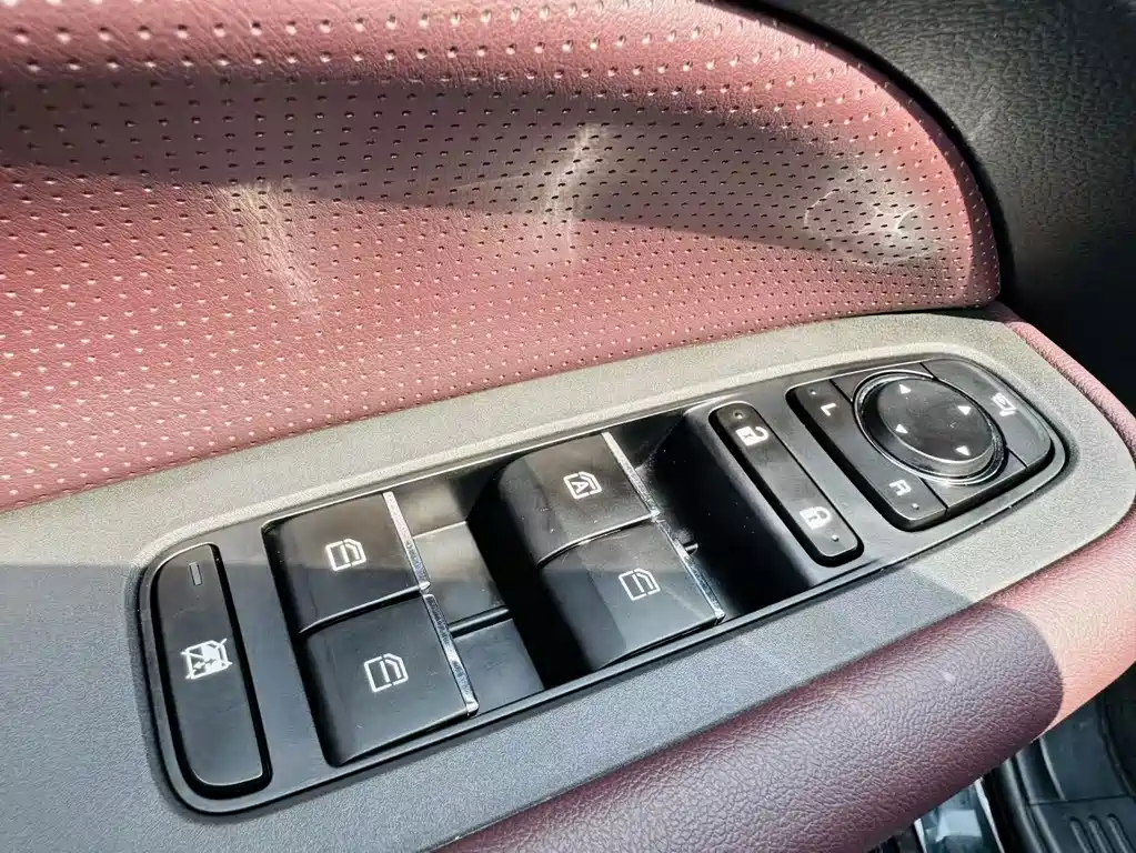 GAC Motor Trumpchi M6 — фото 17