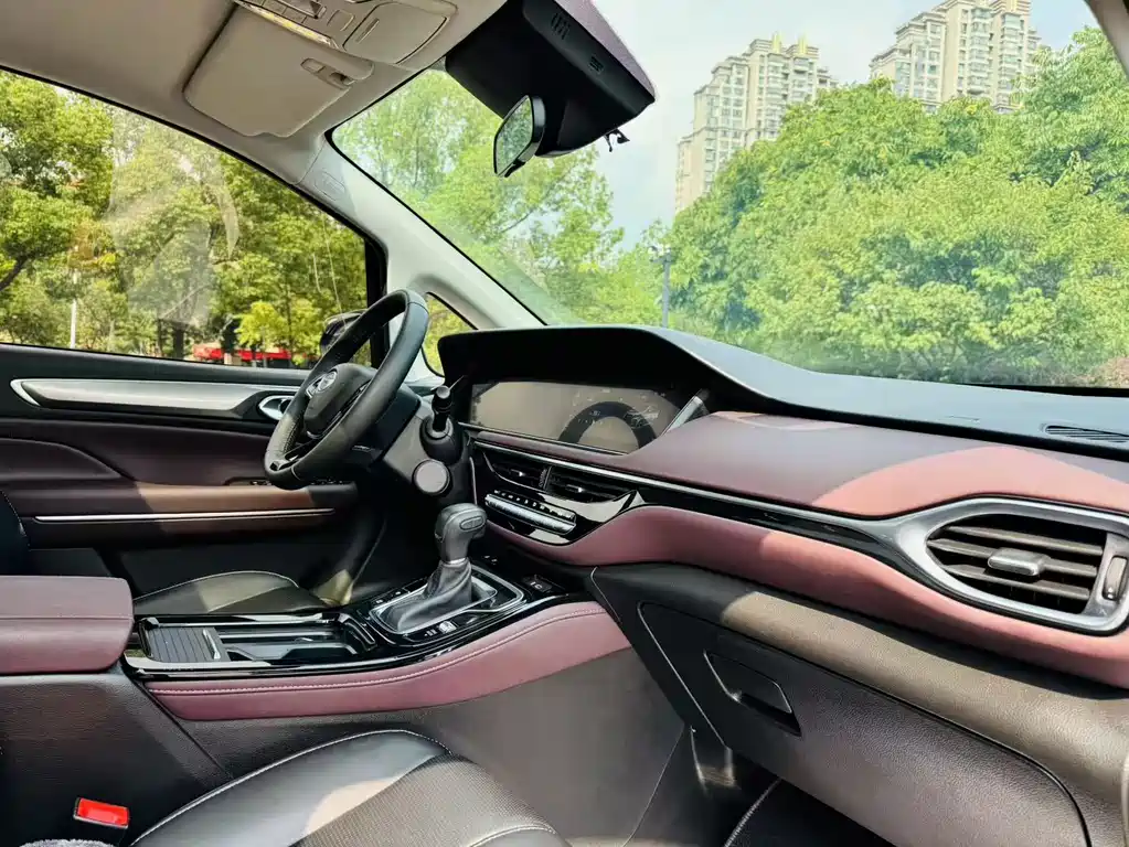 GAC Motor Trumpchi M6 — фото 10