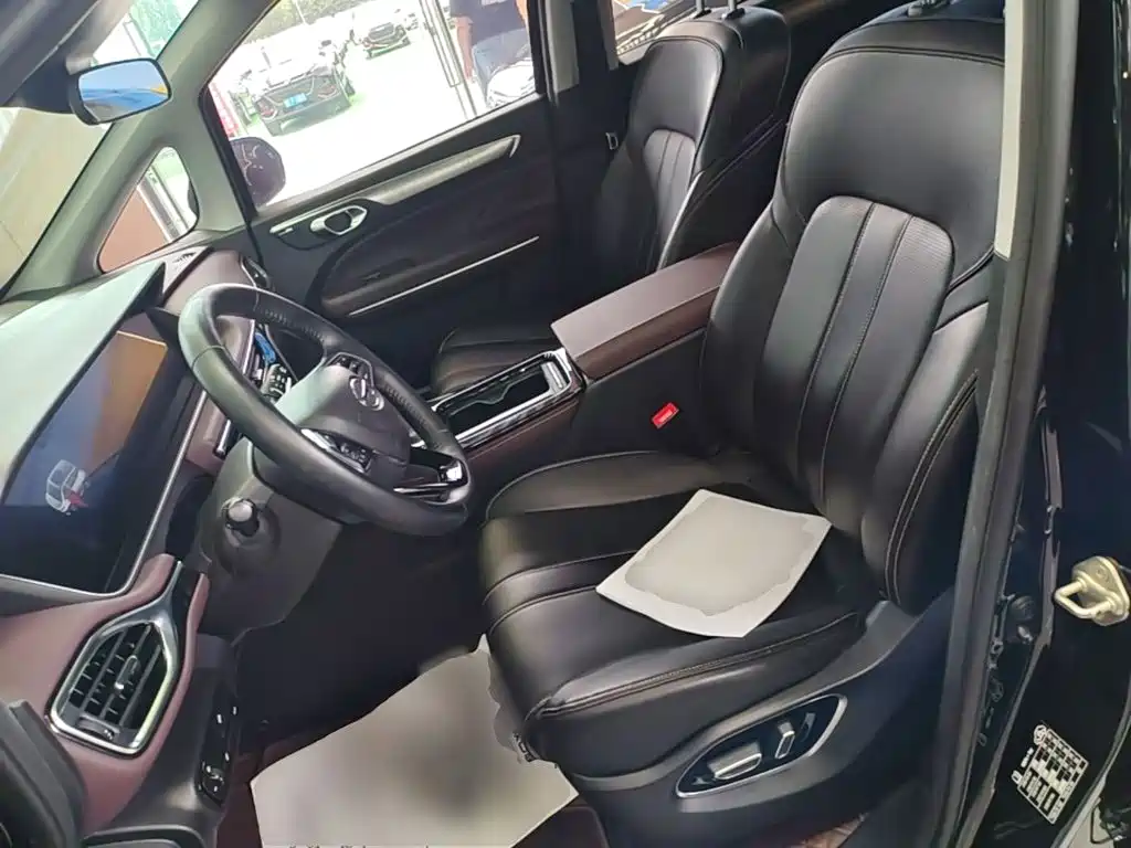 GAC Motor Trumpchi M6 — фото 15