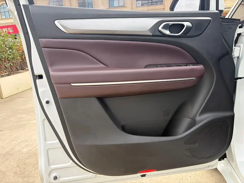 GAC Motor Trumpchi M6 — фото 16