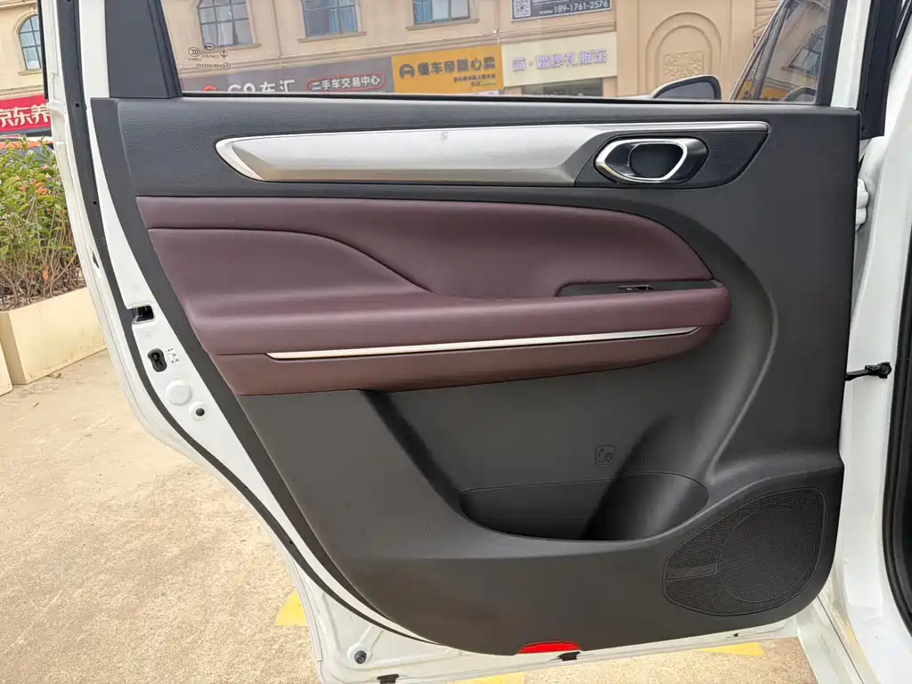 GAC Motor Trumpchi M6 — фото 17