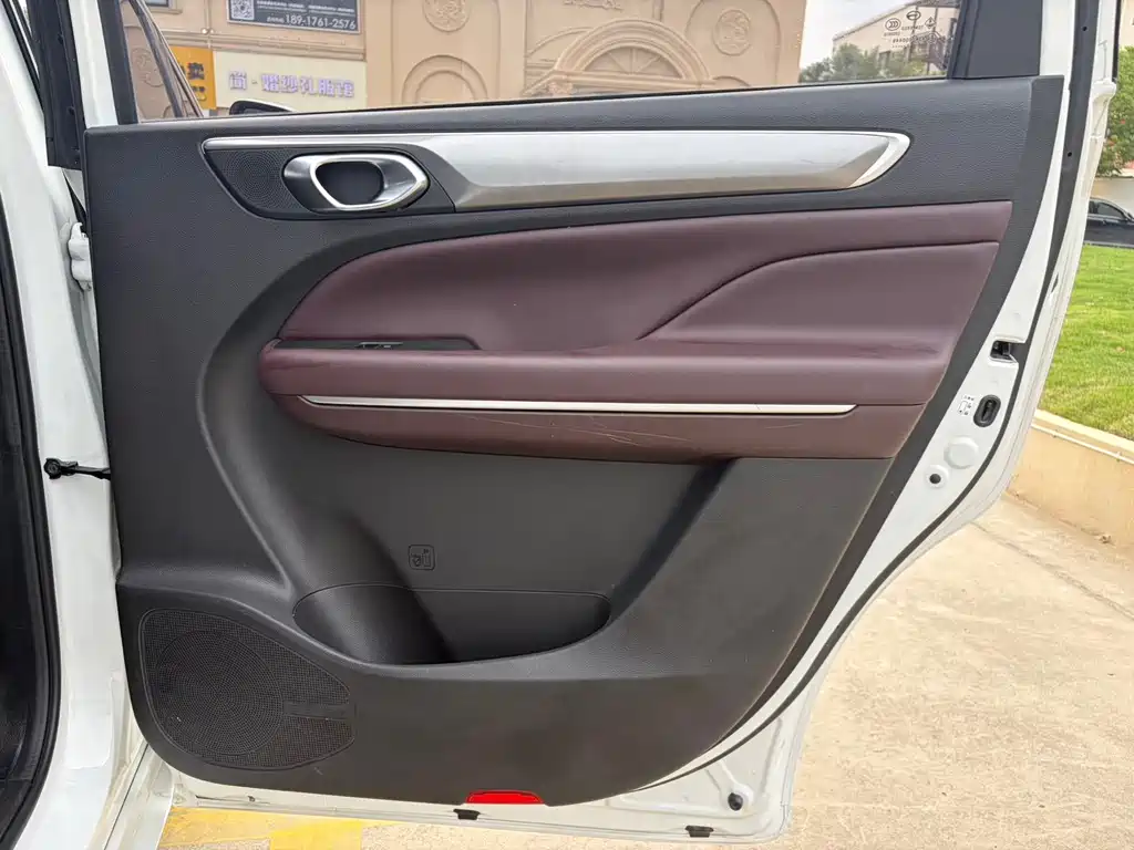 GAC Motor Trumpchi M6 — фото 18
