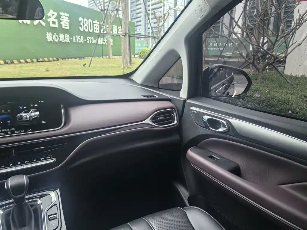 GAC Motor Trumpchi M6 — фото 15