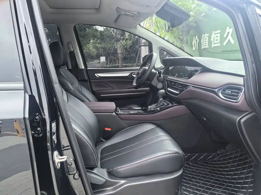GAC Motor Trumpchi M6 — фото 10