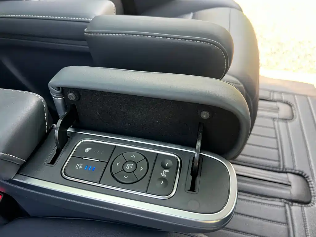 GAC Motor Trumpchi M8 — фото 17