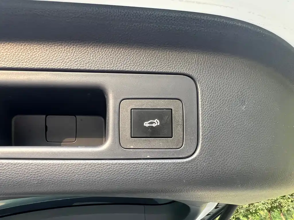 GAC Motor Trumpchi M8 — фото 26