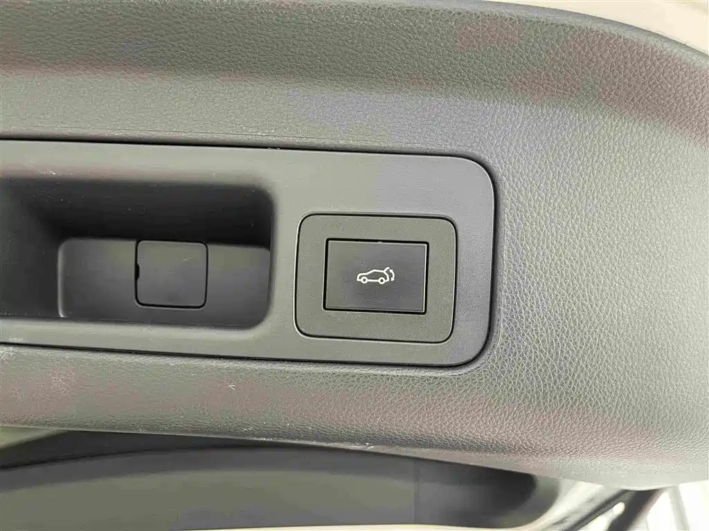 GAC Motor Trumpchi M8 — фото 17