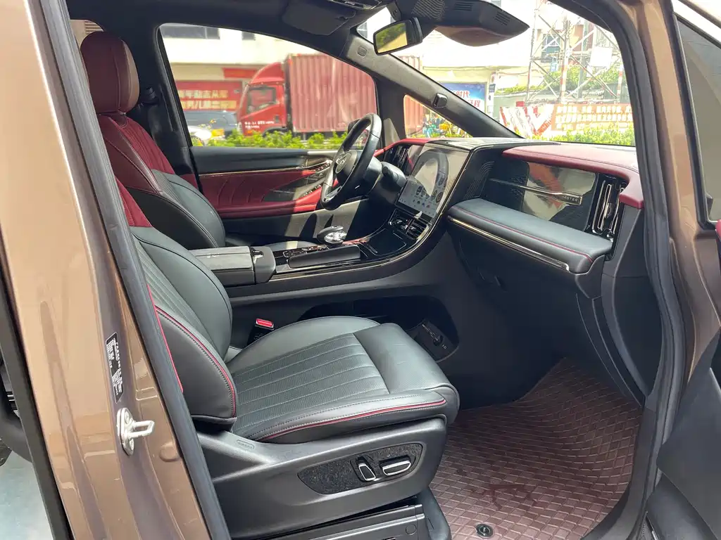 GAC Motor Trumpchi M8 — фото 17