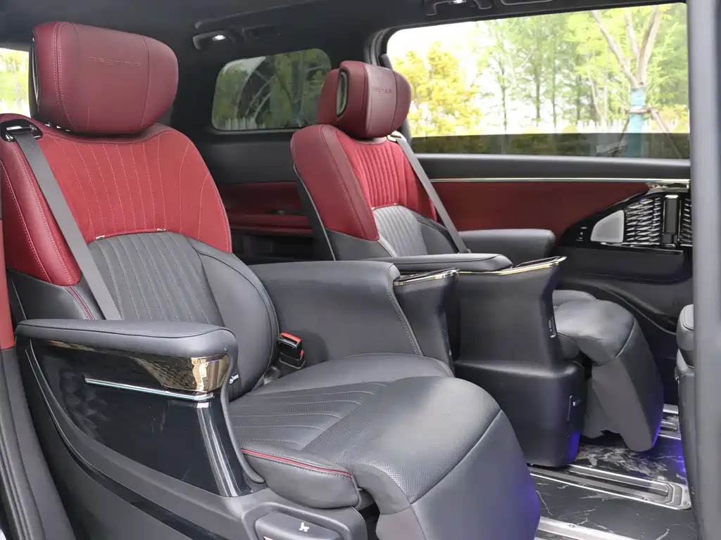 GAC Motor Trumpchi M8 — фото 22