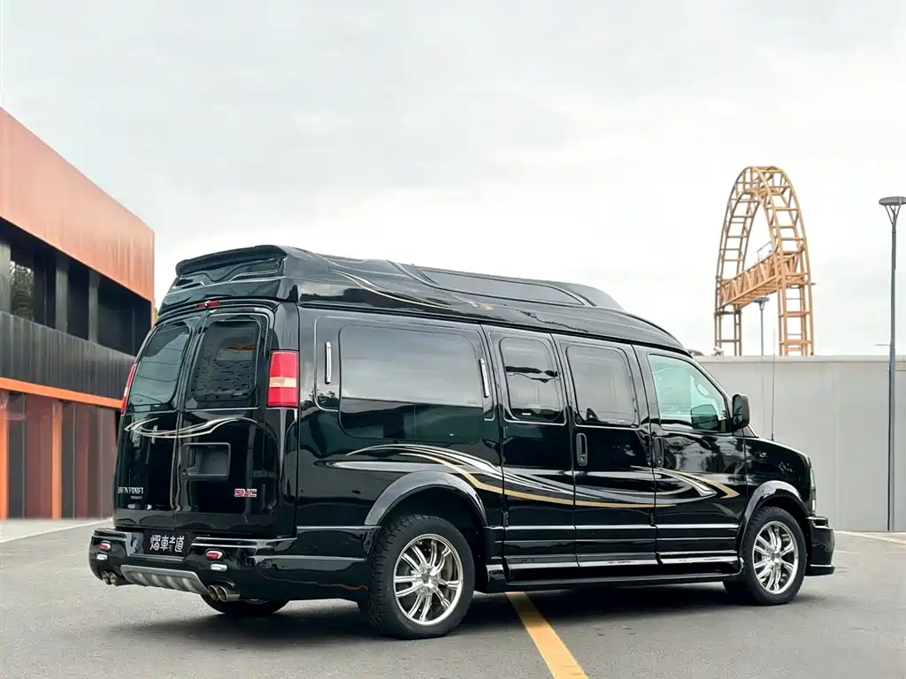 GMC Savana — фото 3