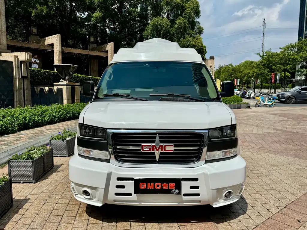 GMC Savana — фото 2
