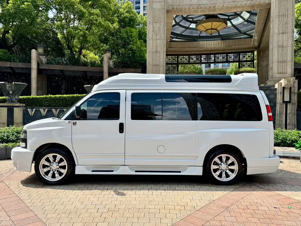 GMC Savana — фото 4