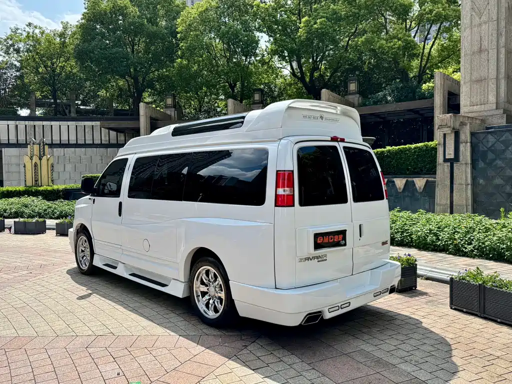GMC Savana — фото 5