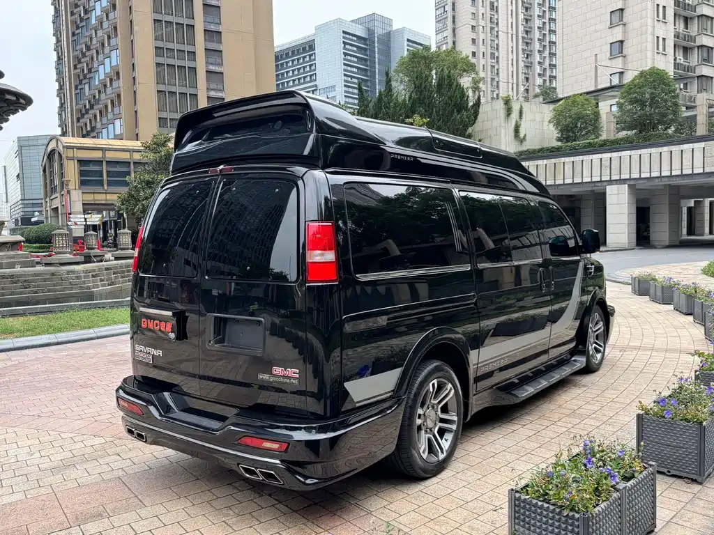 GMC Savana — фото 7