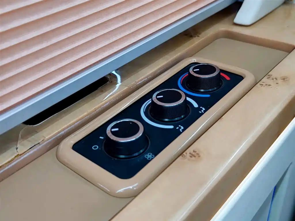 GMC Savana — фото 20