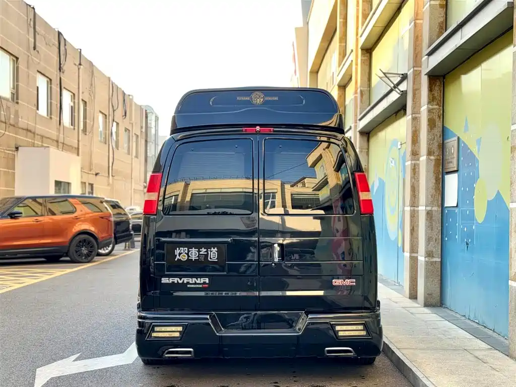 GMC Savana — фото 4