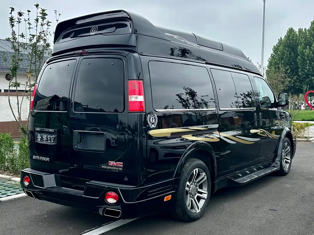 GMC Savana — фото 5