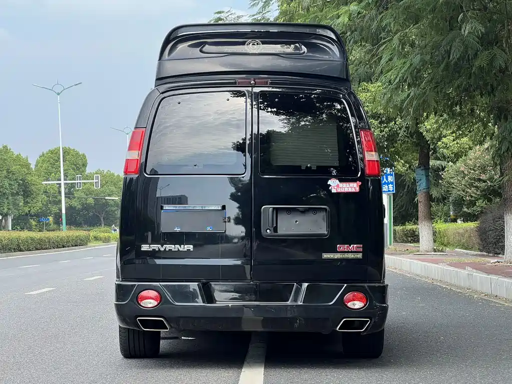 GMC Savana — фото 2