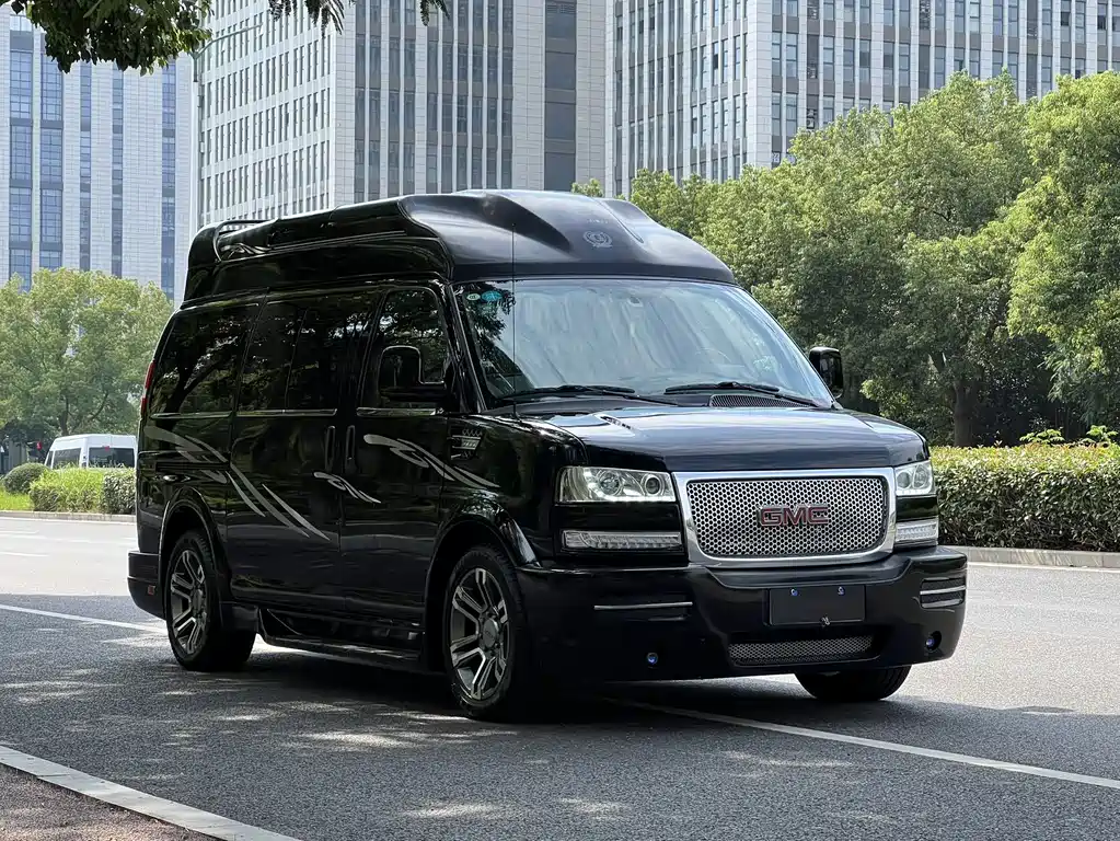 GMC Savana — фото 5