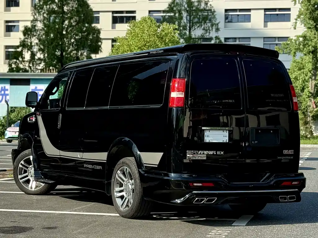 GMC Savana — фото 14
